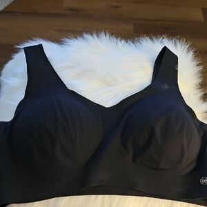 Honeylove Black Seamless  Bra. Size 1X. Bonnet Cup.